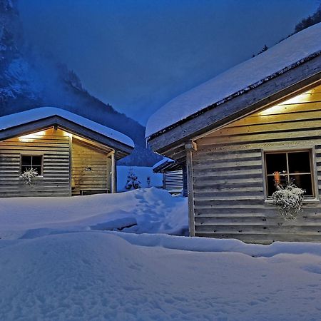 Huettenhotel Husky Lodge Muotathal Exteriör bild