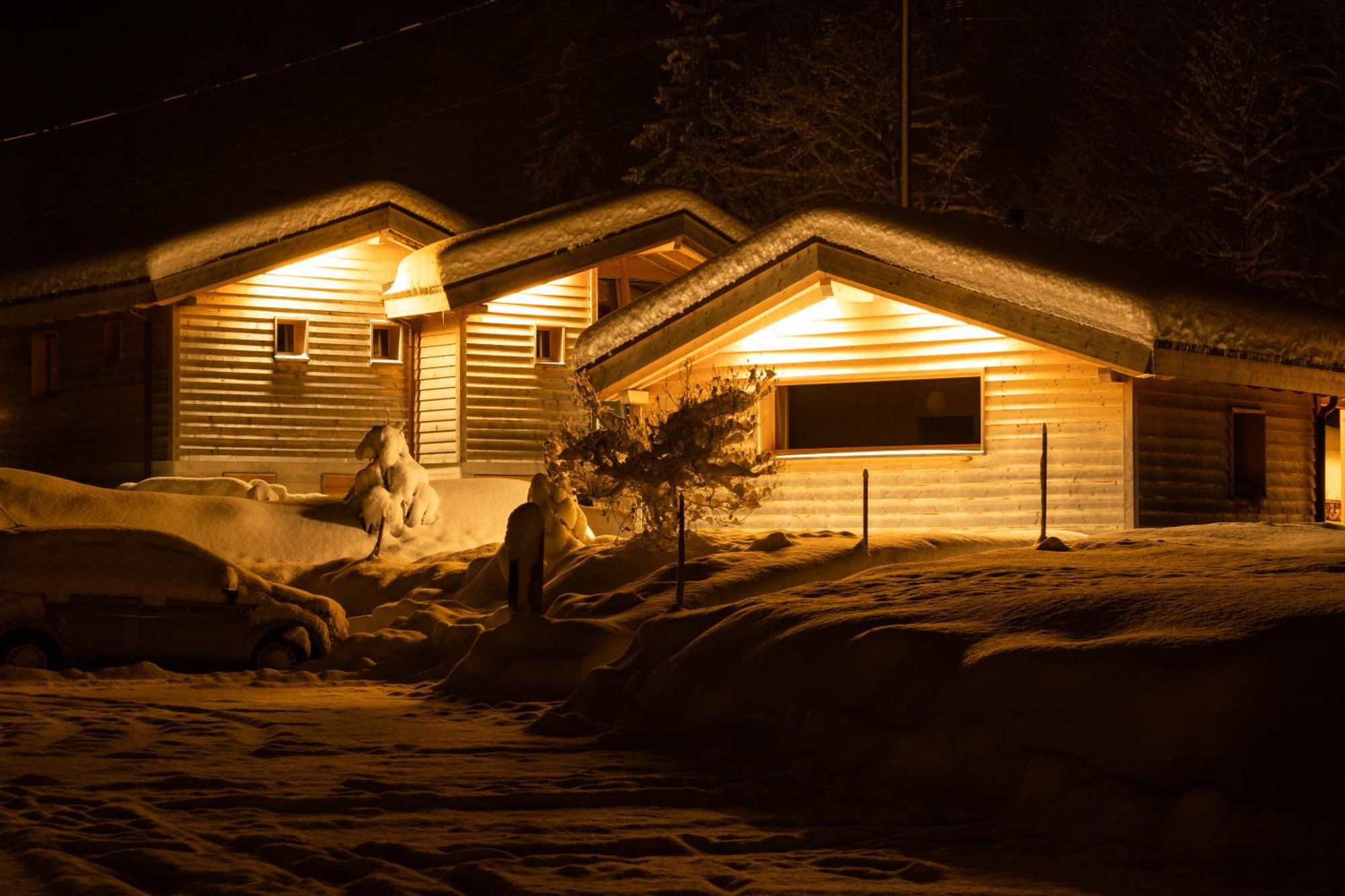 Huettenhotel Husky Lodge Muotathal Exteriör bild