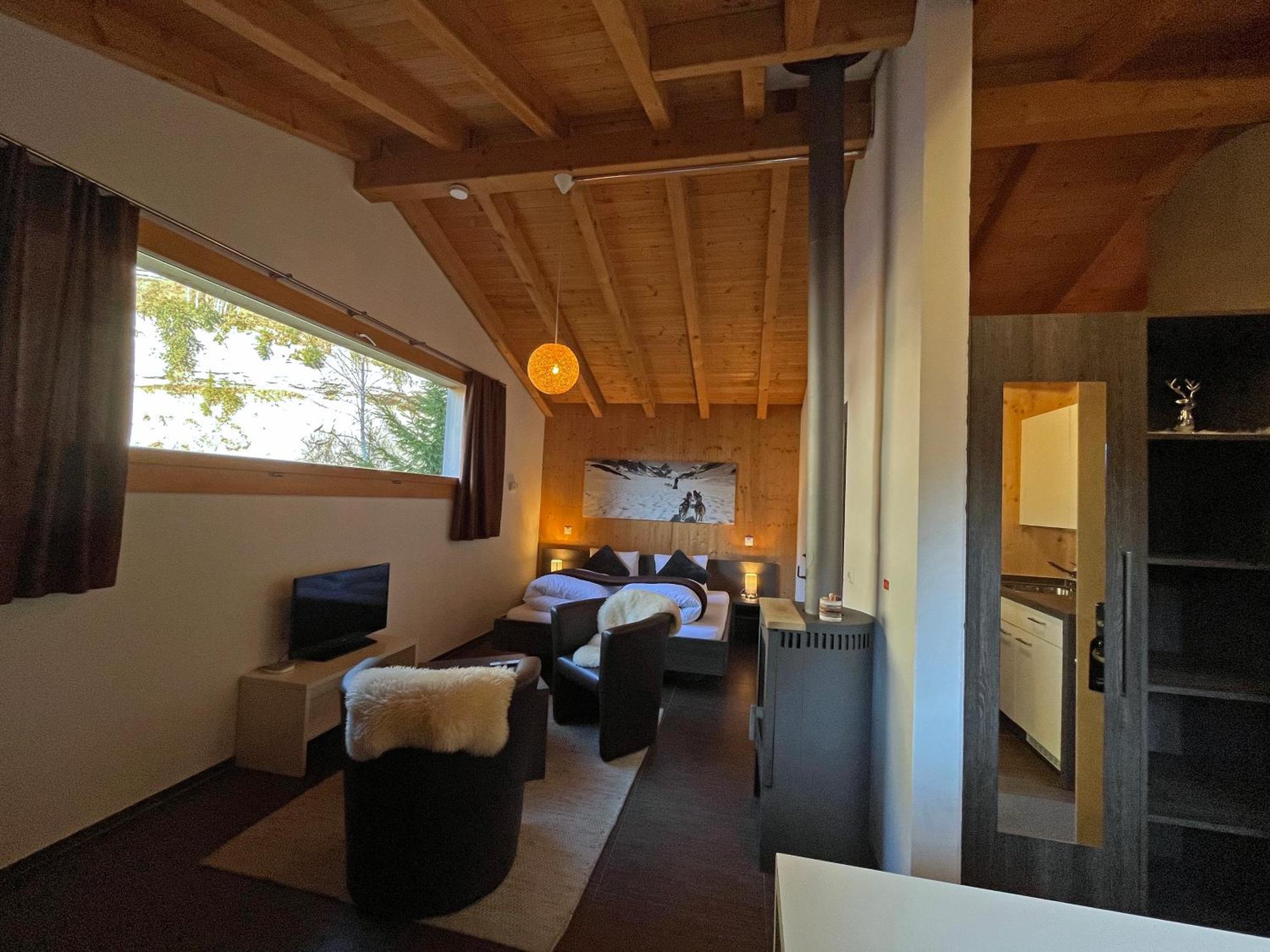 Huettenhotel Husky Lodge Muotathal Exteriör bild