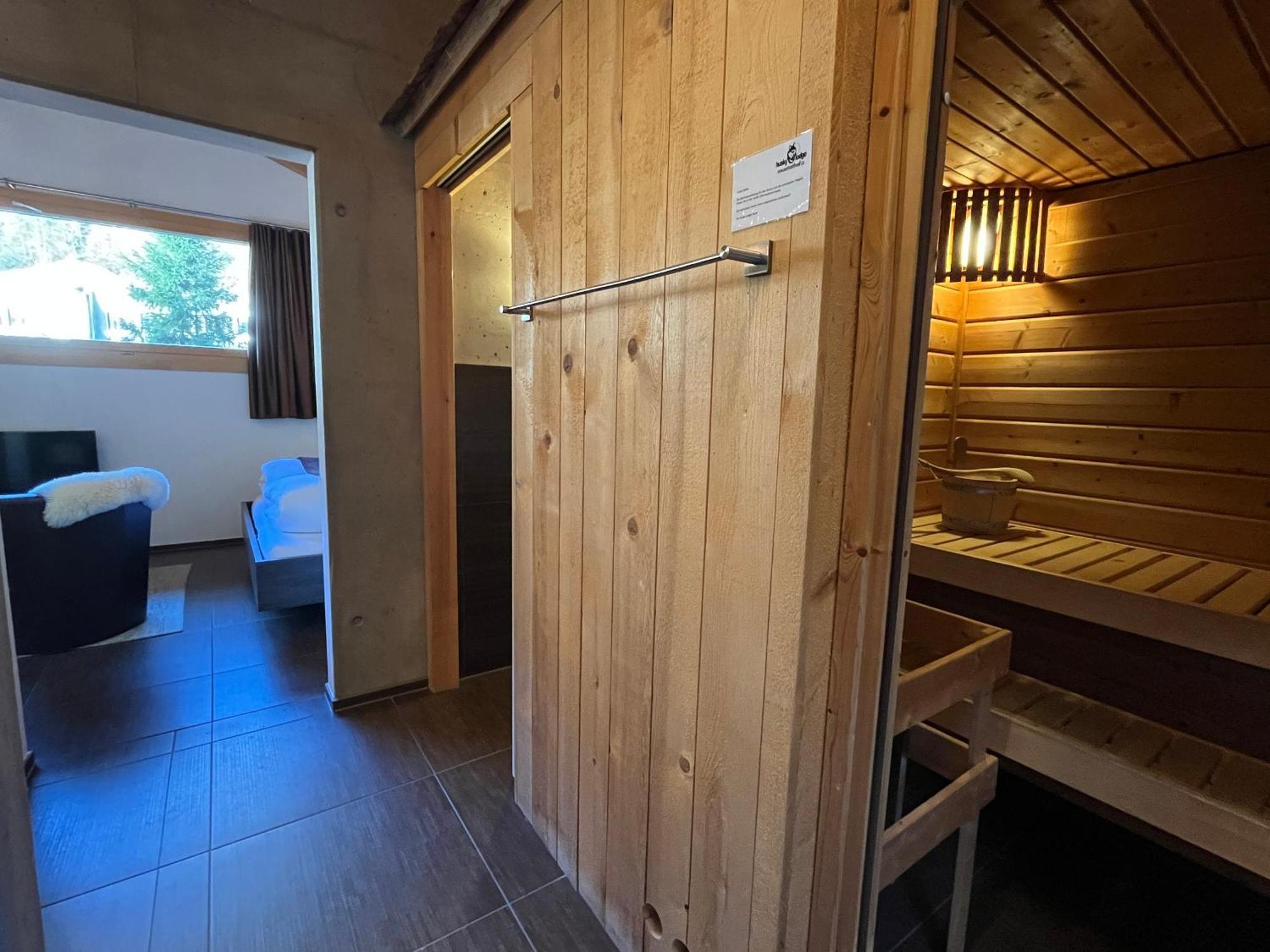 Huettenhotel Husky Lodge Muotathal Exteriör bild