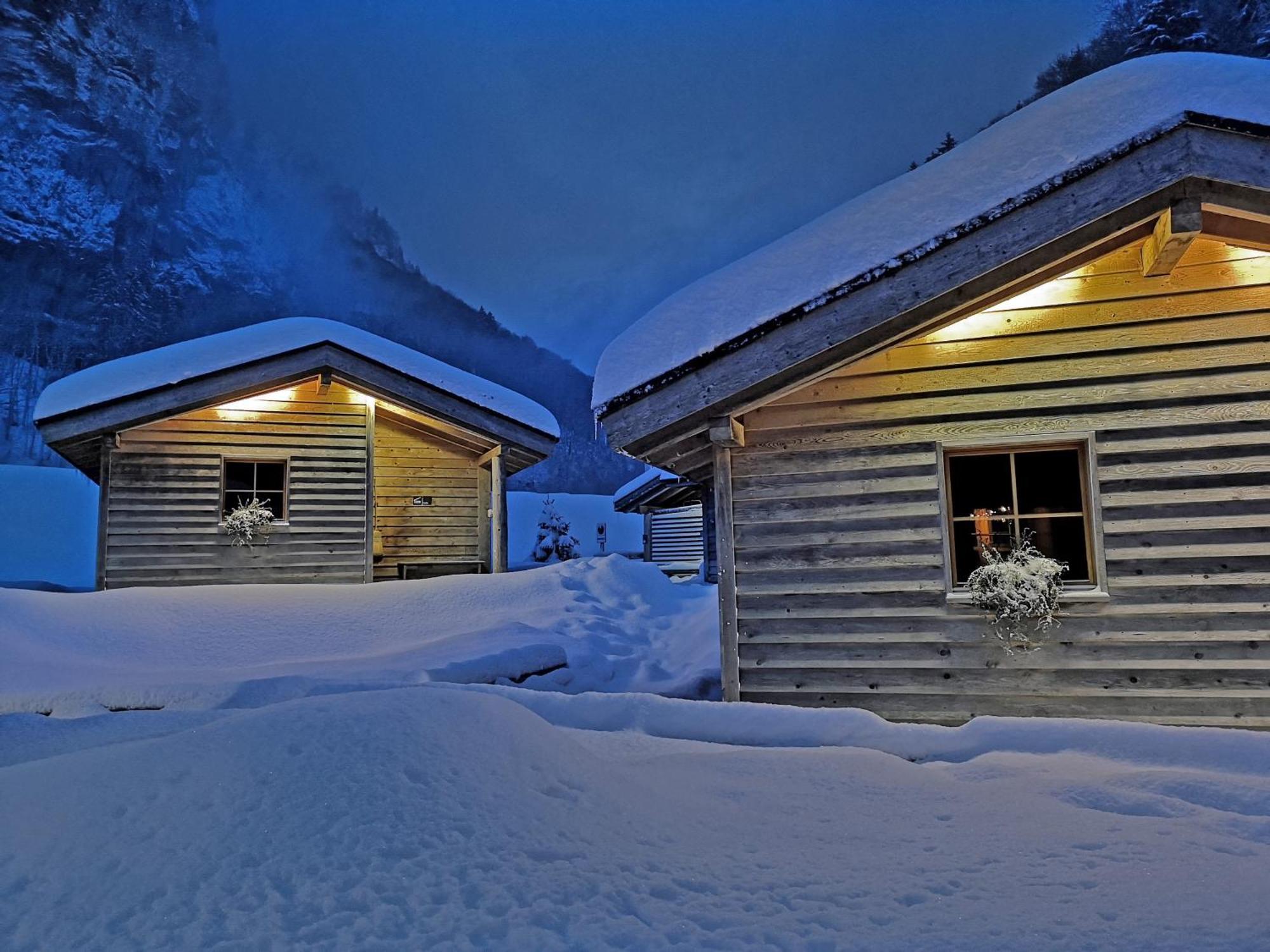 Huettenhotel Husky Lodge Muotathal Exteriör bild