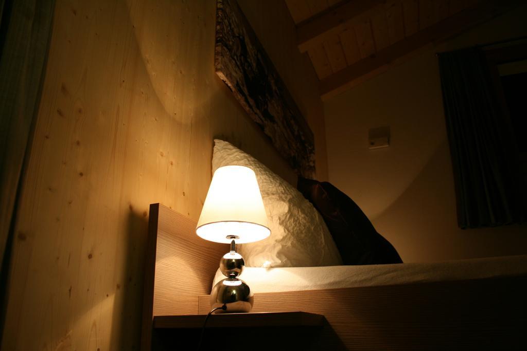Huettenhotel Husky Lodge Muotathal Rum bild